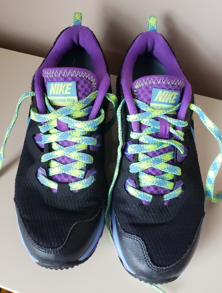 Nike dual fusion sneakers